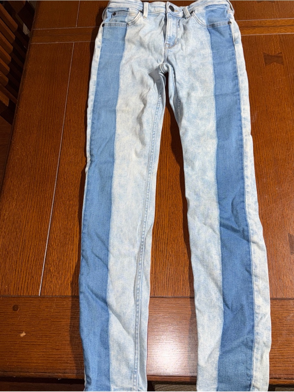 Lee women’s size 2-4 waist 26 two-Tone Stripe Denim Jeans - Light & Medium Blue